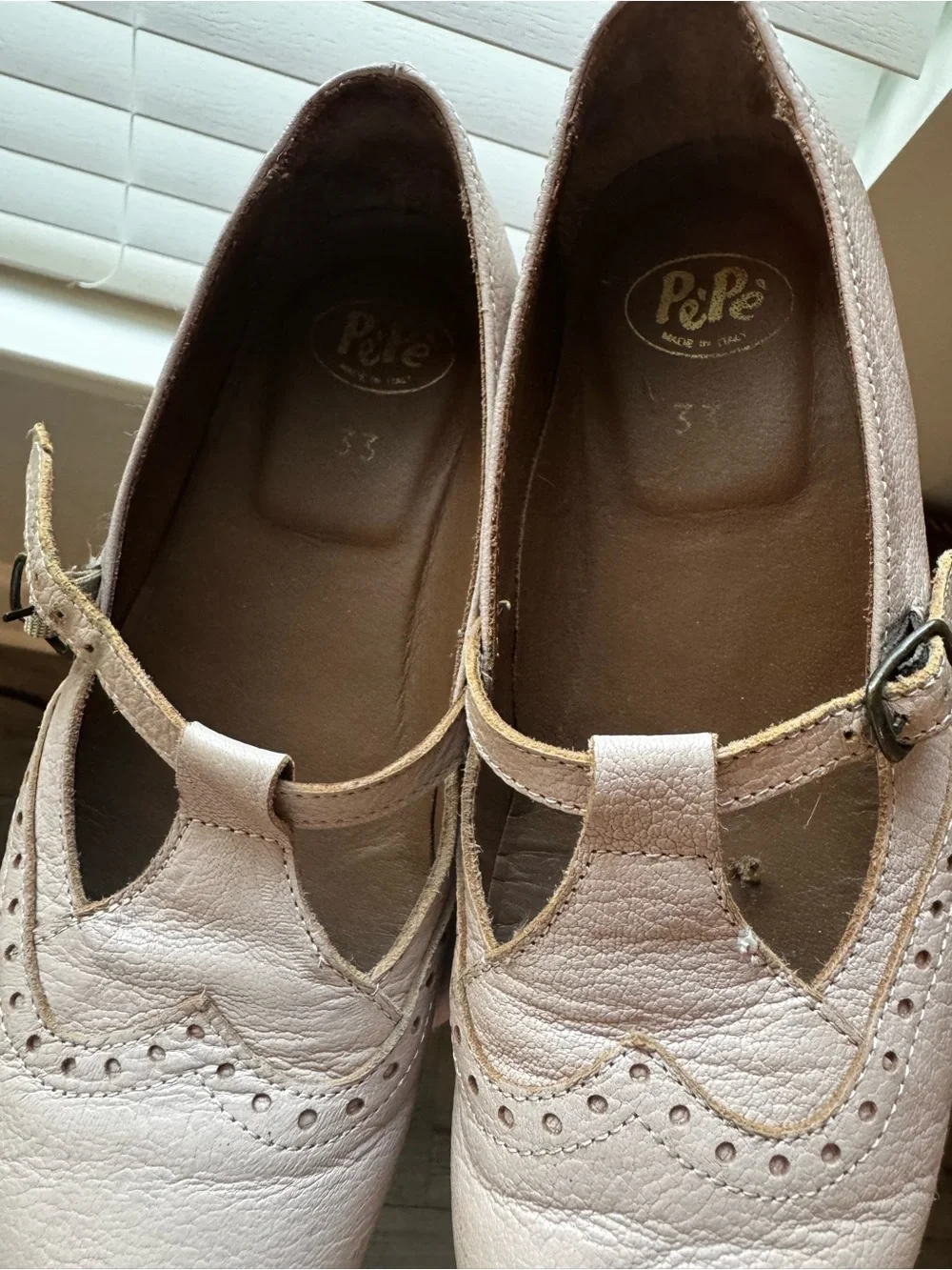 Pèpè children Girls' Pale Pink T-Strap Dress Shoes with Perforated Detail